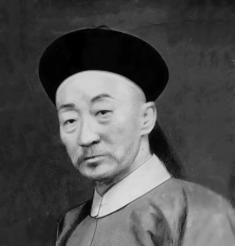 晚清，荣禄伺候慈禧几十年不倒，别人拼命猜太后心思，他却偏泼冷水。戊戌年袁世凯