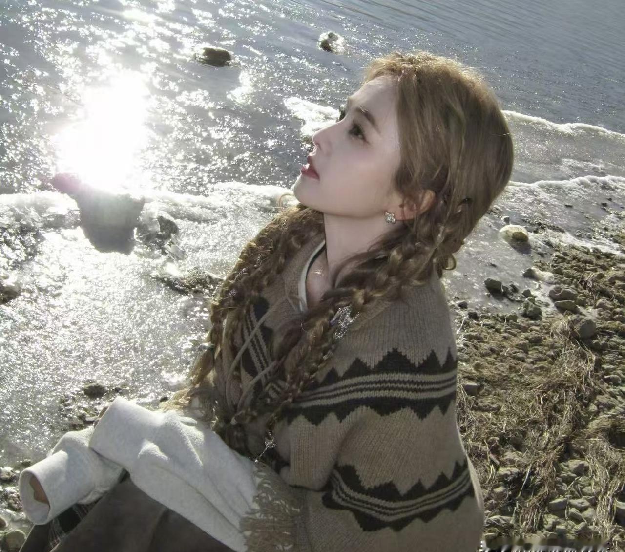 白鹿的“好人缘”，才是娱乐圈最顶级的资源。你以为她在《奔跑吧》是靠搞笑出圈？