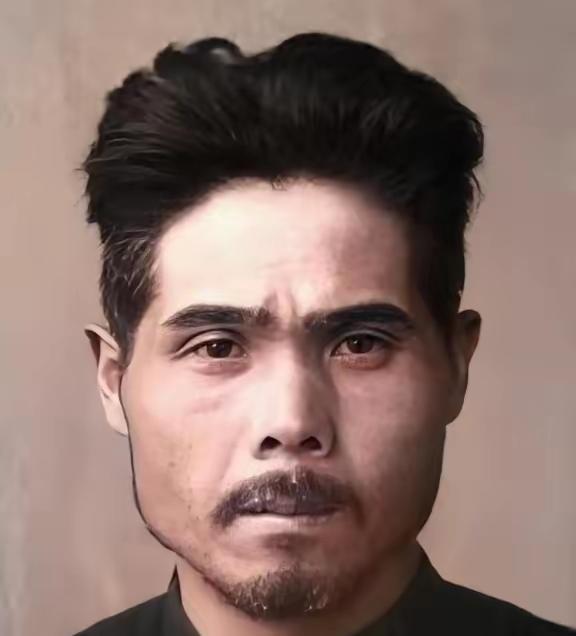 1943年松井曹长用木棒捅进妇女的下身，见妇女痛苦惨叫，大谷上等兵说：“短了，还