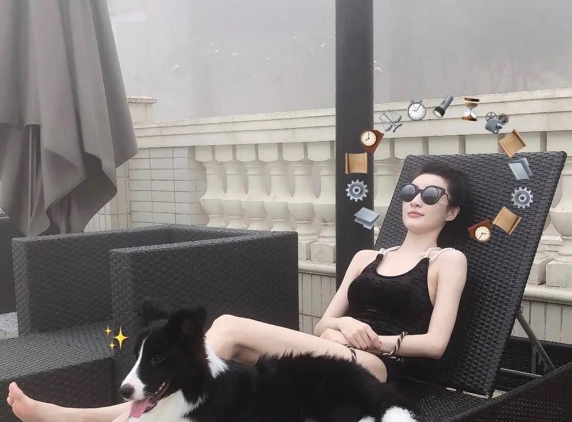 林夏薇，一人一狗。