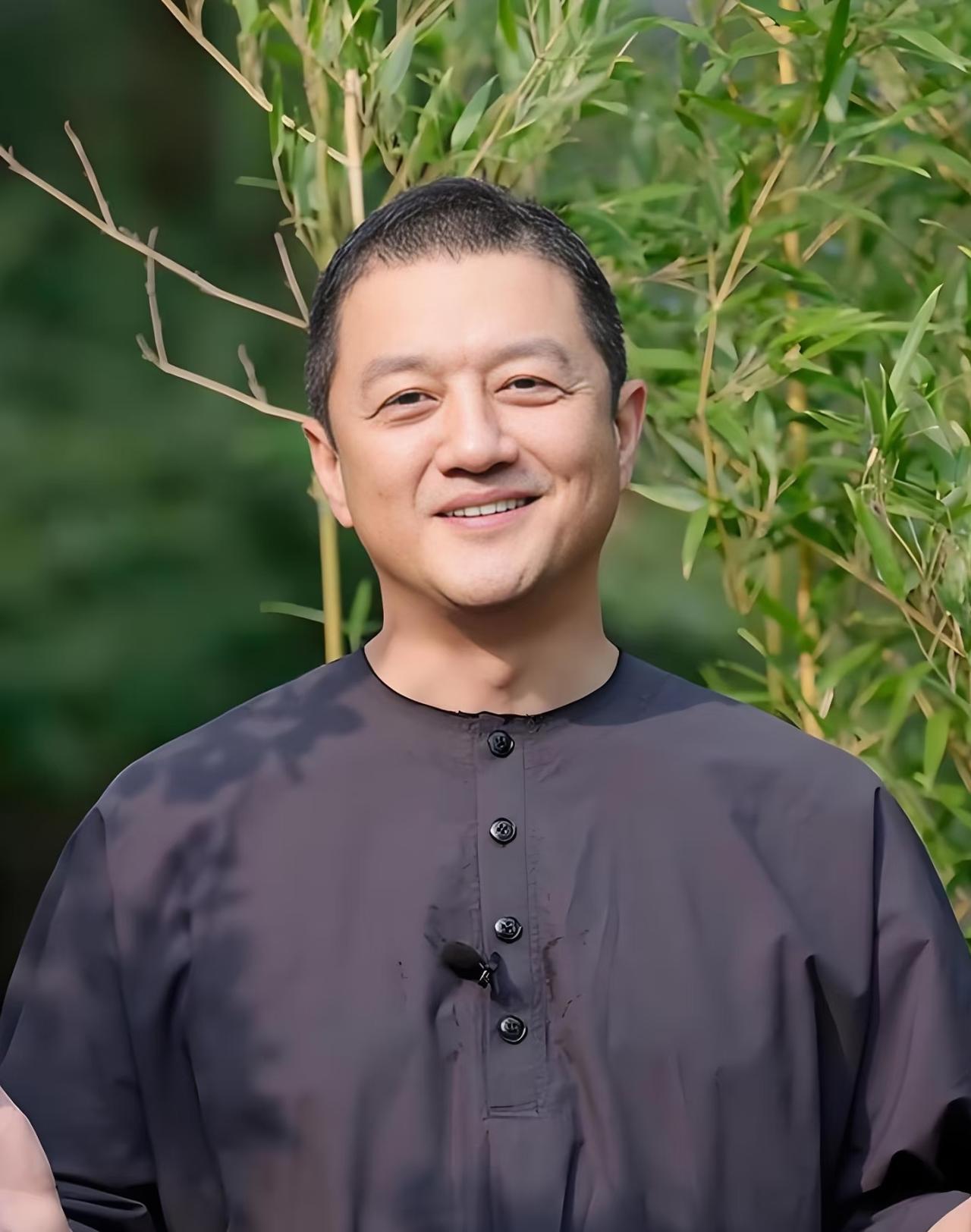 大家误会韩红了，其实她和李亚鹏一样，都是真正做慈善的人，只不过方式不一样。韩