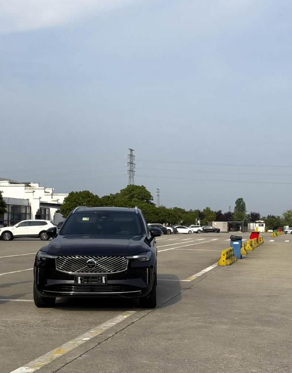 全新XC90T8插混版用车分享。从提全新XC90到现在也开了2个多月，要说