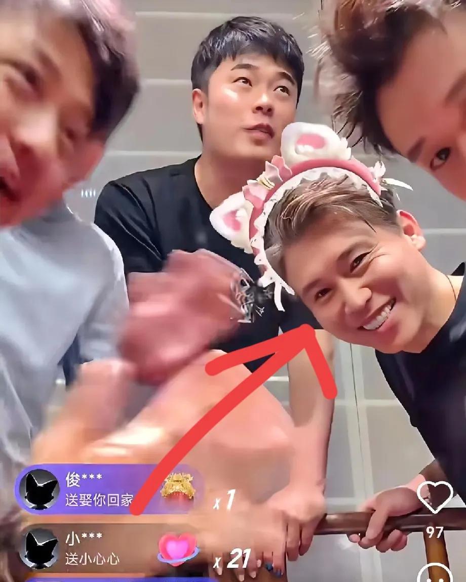 李乃文估计都要后悔惨了他的好朋友朱媛媛前两天已经走了，不知道消息的李乃文，昨天