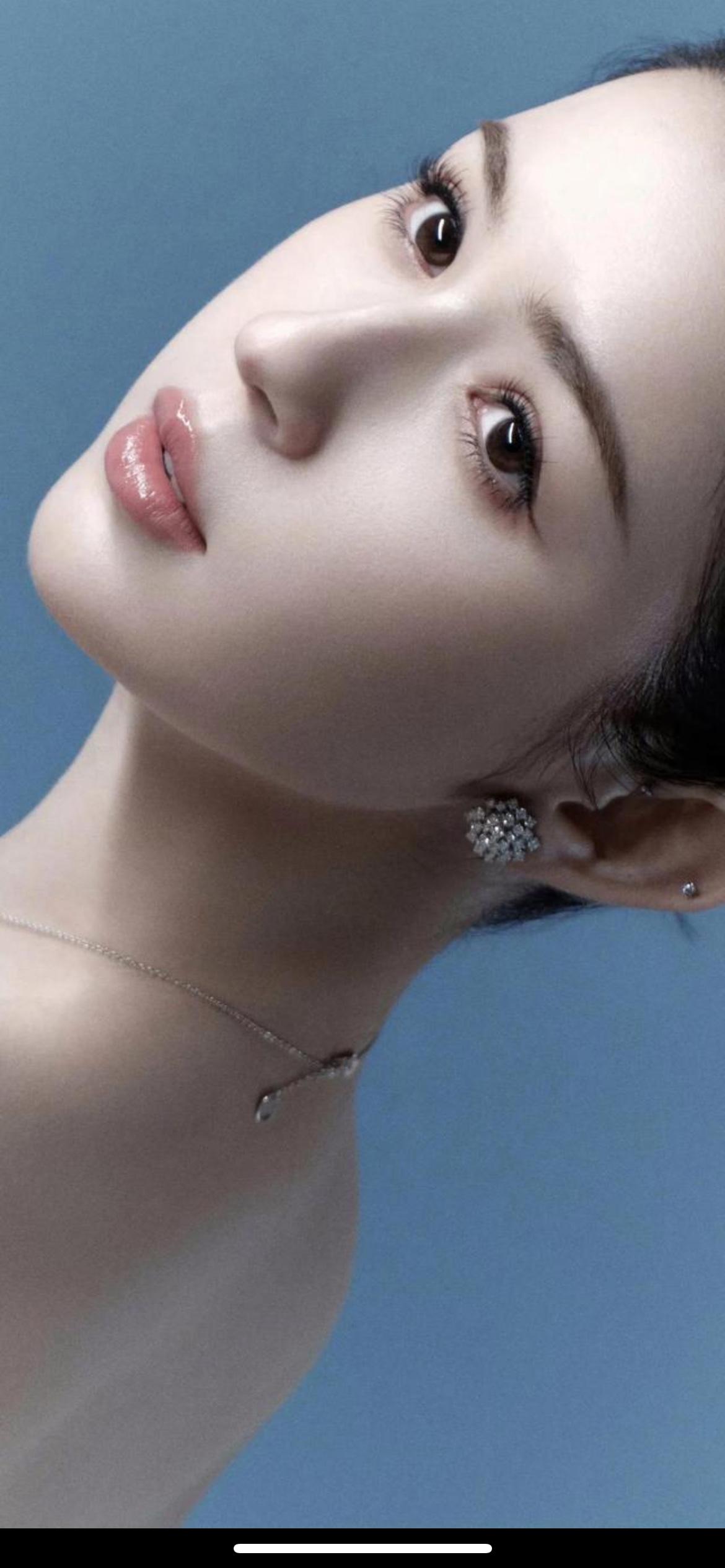 人一旦清醒，才明白这世上，真正快乐的没几个。大家不过是想要的太多，把自己