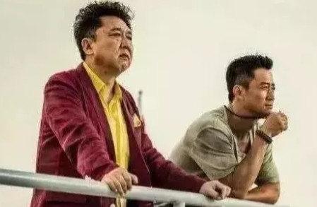2016年，吴京投资1.5亿筹拍《战狼2》时，他给于谦打电话：“哥哥，请你拍个电