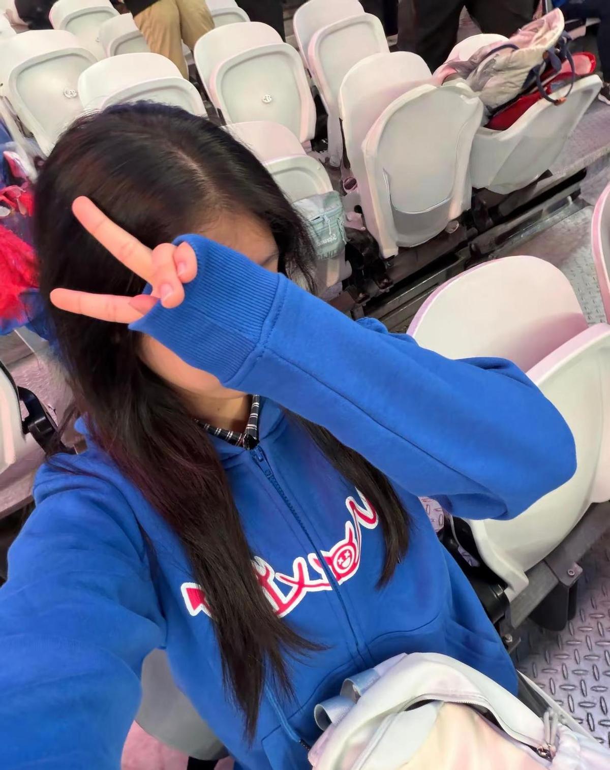 蓝色刻在骨子里，不是口号，是命。一赛季熬下来，输赢都跟着跑。天津那场，票早订