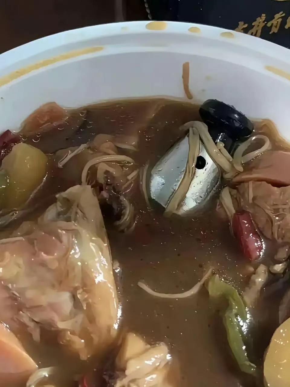 点的外卖里发现个硬货，估计厨师都快找疯了。[捂脸哭]​​​