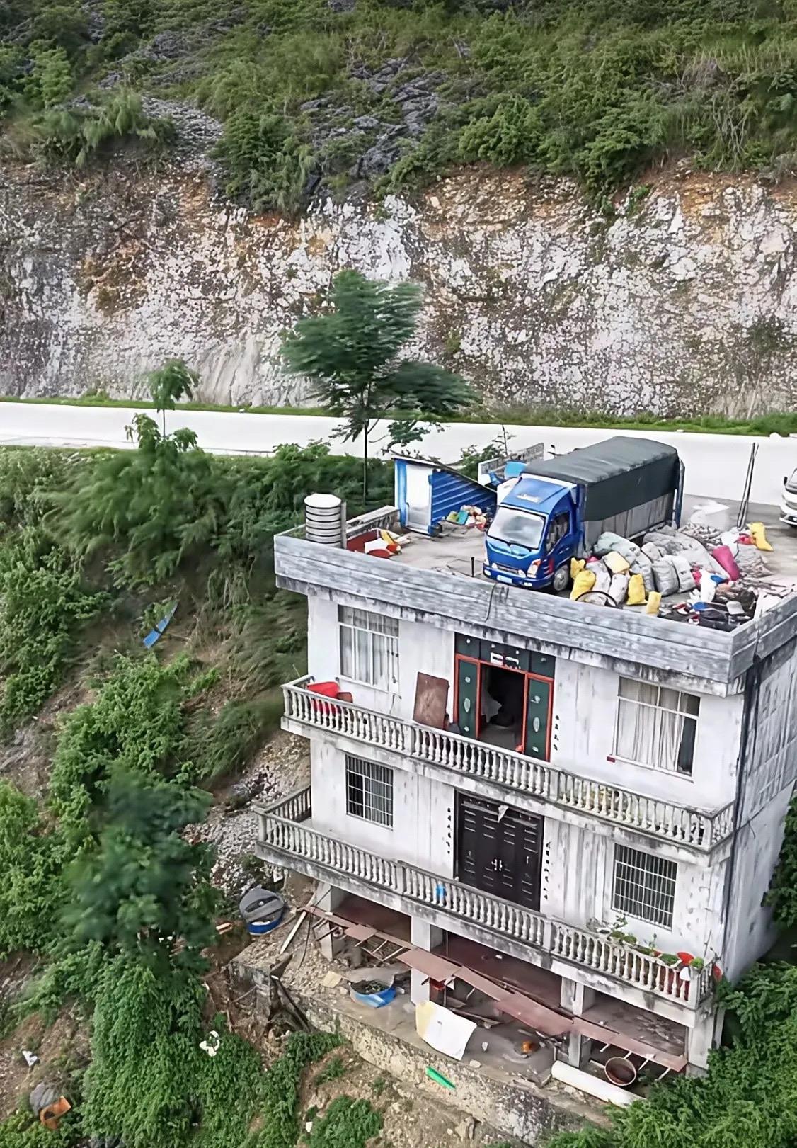 睡在下面安稳吗？……