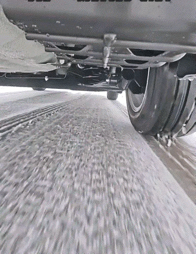 怪不得有的车坐起来就是稳当过个坑减速带啥的都不颠人这确实不一样，轮子是可上下