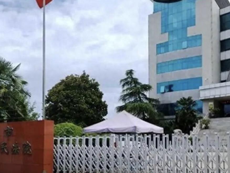 一条人命只换来八个月的监禁，难道服刑人员的命就不是命了吗？结合媒体所报道的消息