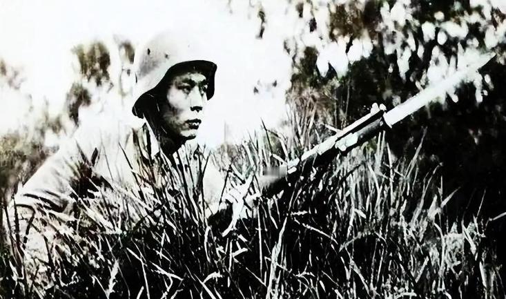 1945年，3000鬼子精锐猛攻河南清风岭，国军杂牌师长心想完了，谁料山脚下的百