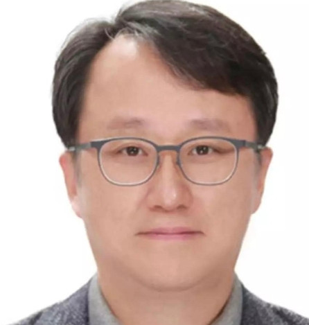 韩国总统李在明的秘书再度陷入风波。因“支持紧急戒严”等言论引发争议的总统府国民统