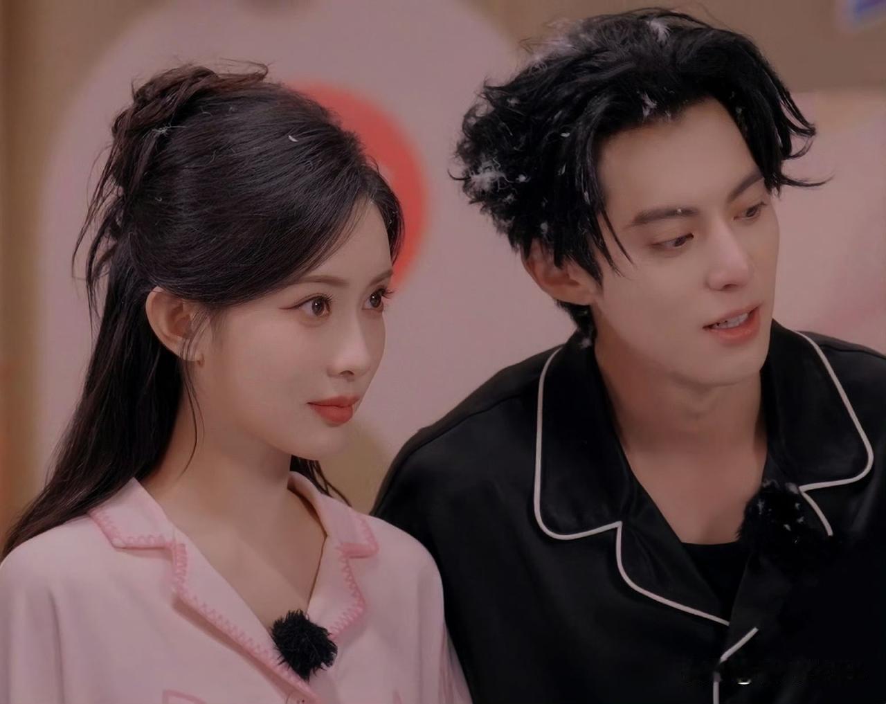 1月31日，孟子义王鹤棣《你好星期六》四周年团建，两个人不避嫌比之前主动太多了！