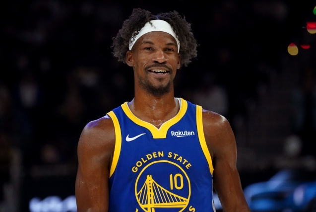 非常突然！今日NBA常规赛，勇士vs黄蜂，巴特勒临时退出首发阵容。随后勇士官方宣