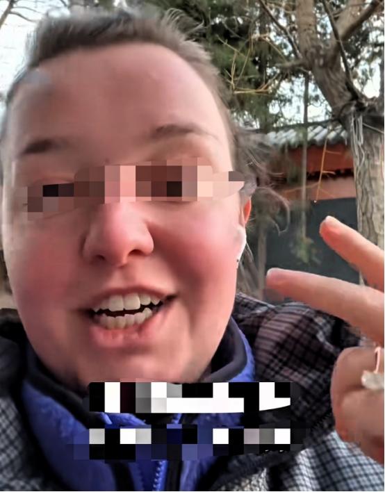 最近一个26岁英国女孩由于自己胃疼，在英国预约看专科医生，需要等待86天，她等待