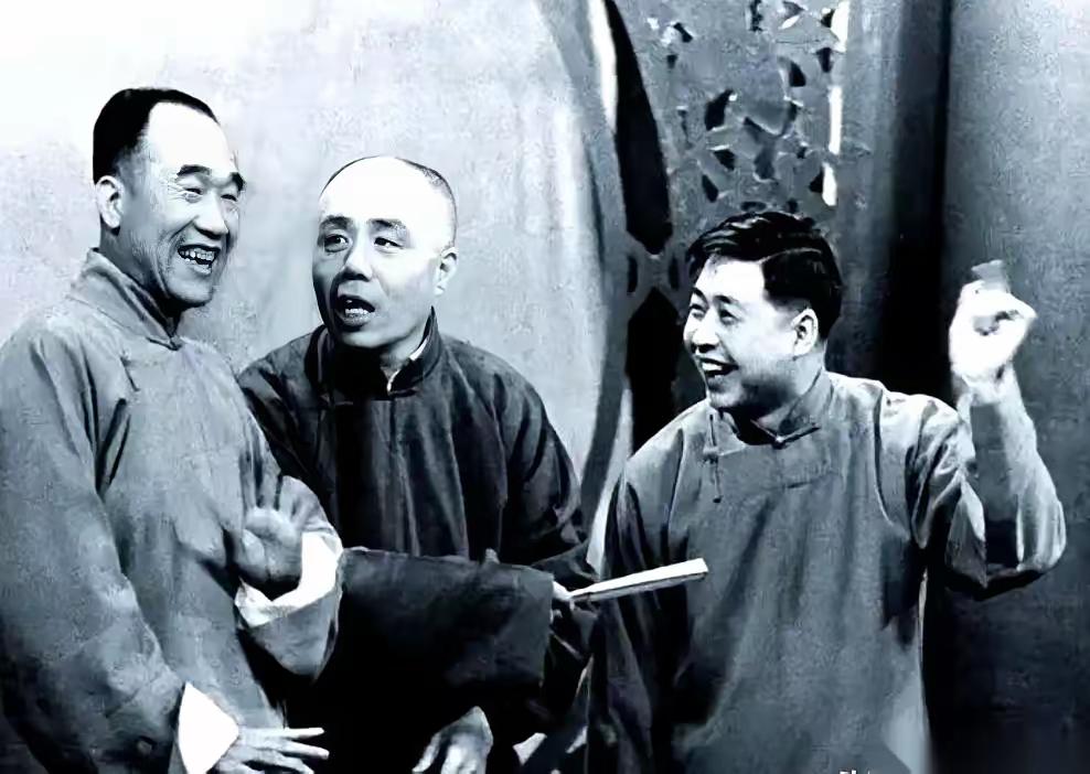 相声大师刘宝瑞，在后台当着所有人的面，指着马季的鼻子就骂上了。“你回去问问你师