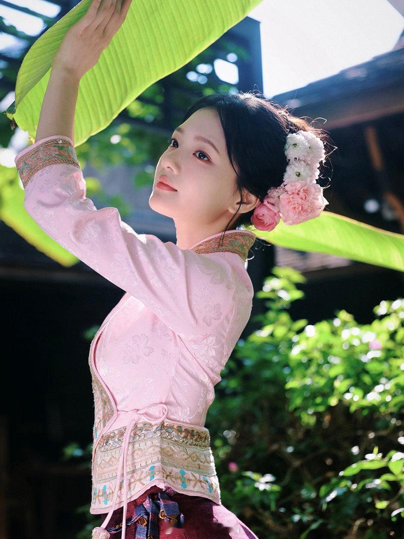 任敏跳傣族舞灵气满满！北舞功底加持，傣族舞舞姿轻盈，韵味超足