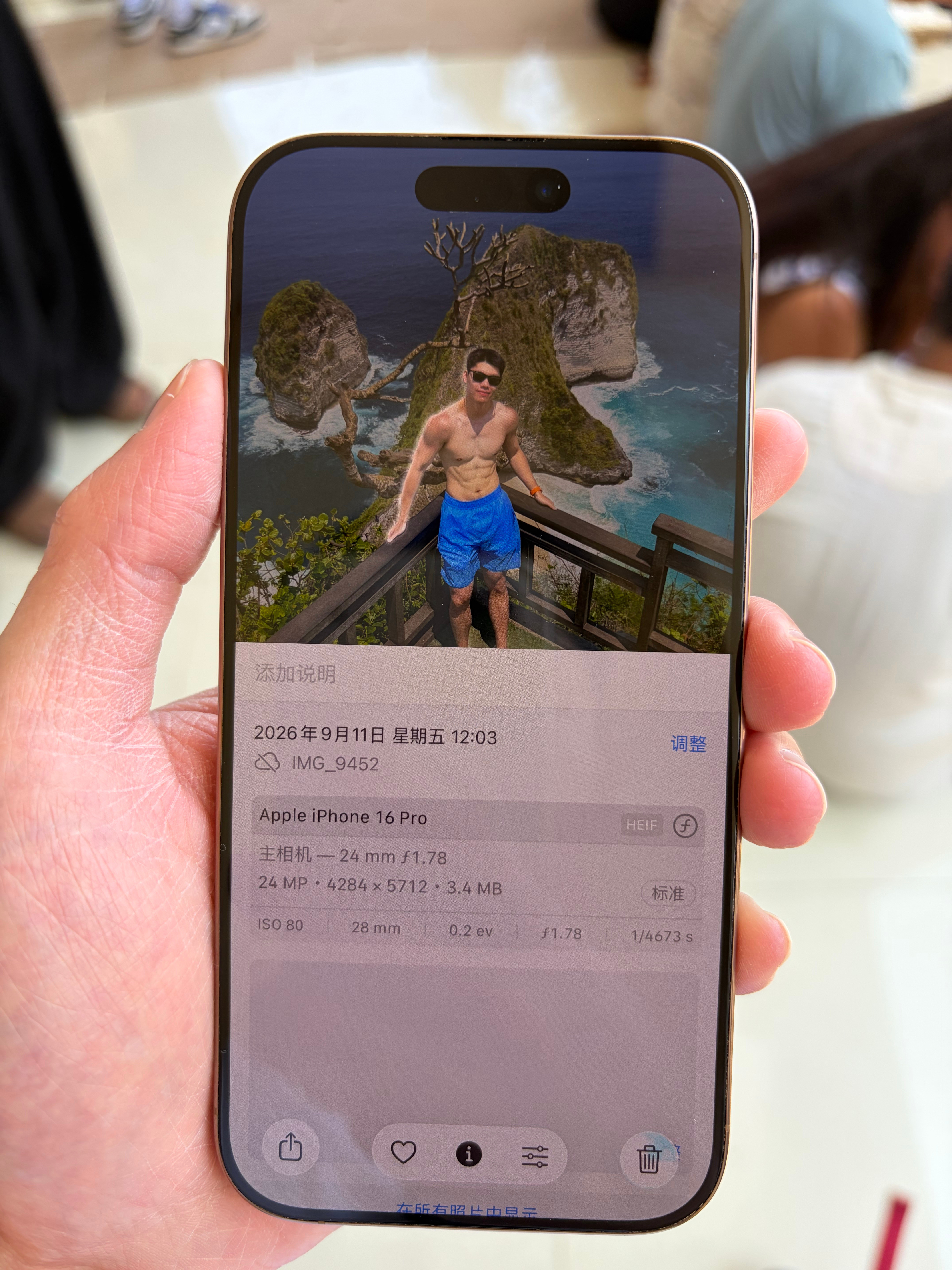 未加工腹肌。这个摄影师给我搞了人像，可恶😡​​​
