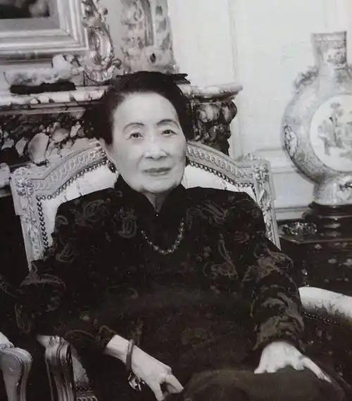 民国夫人宋美龄，私生活奢靡得令人发指，这样的人也叫伟大女性？1941年，当