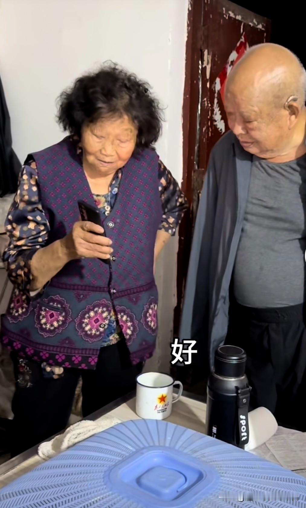 都说养儿防老，看看人老了，这没空，那没空，都是孤独到老，还是老两口做伴。