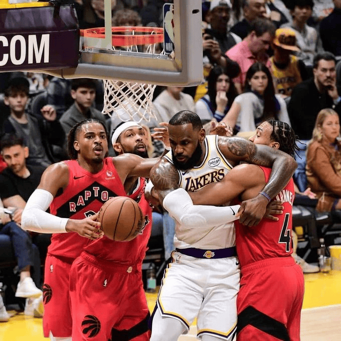NBA Memes晒照谈詹姆斯: 从未有41岁球员受到这样的防守待遇