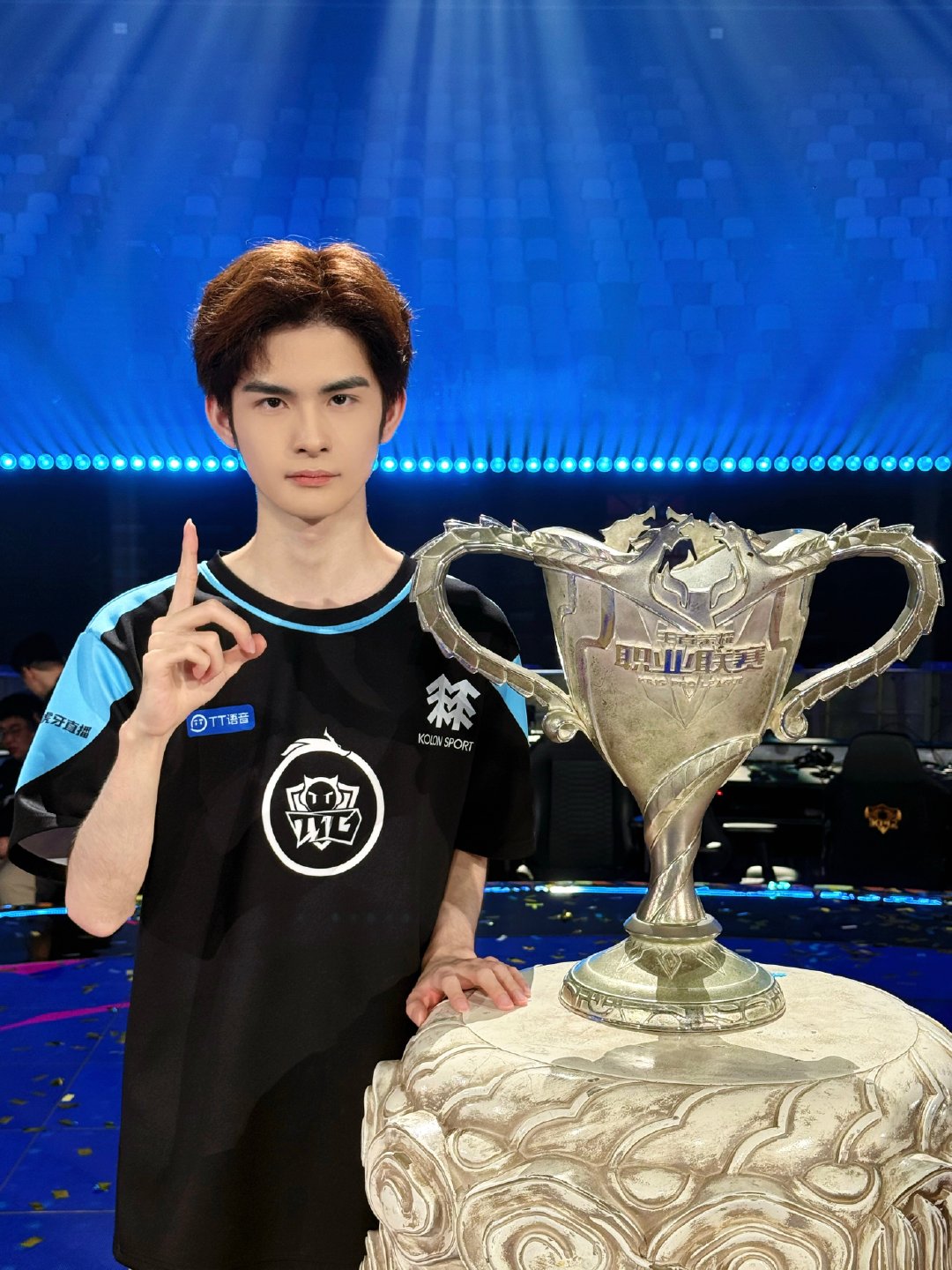 #kpl萝卜##TTG夺冠#对我来说，过程很重要，但结果更重要。这是我最最最最想赢的一个赛季，现在，