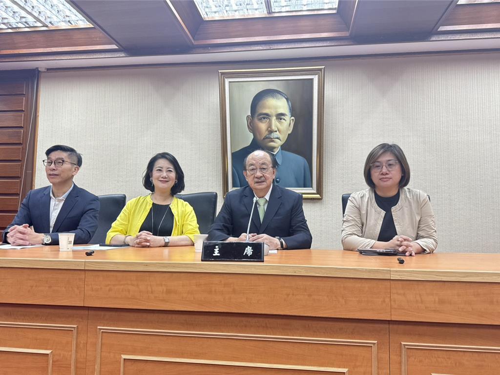 吴思瑶出局！柯建铭计划软磨硬泡大罢免大失败后，时任民进党立院党团干事长吴思