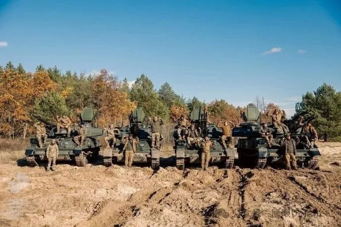 烽火问鼎计划乌克兰军工业翻新并升级了4辆“石勒喀河”自行高炮，新型号名称为ZS