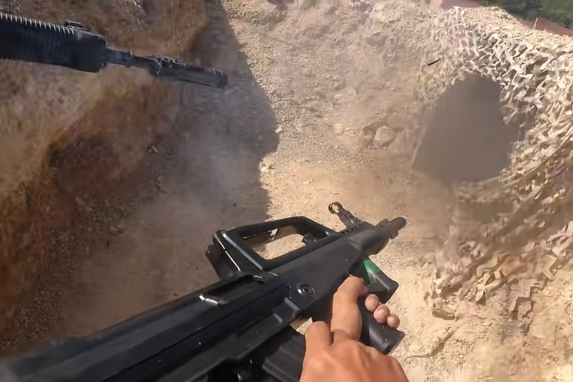 手雷包放背后2个是方便身后战友便于拿取投掷？PAP战壕清剿演练取证声明：UC浏览