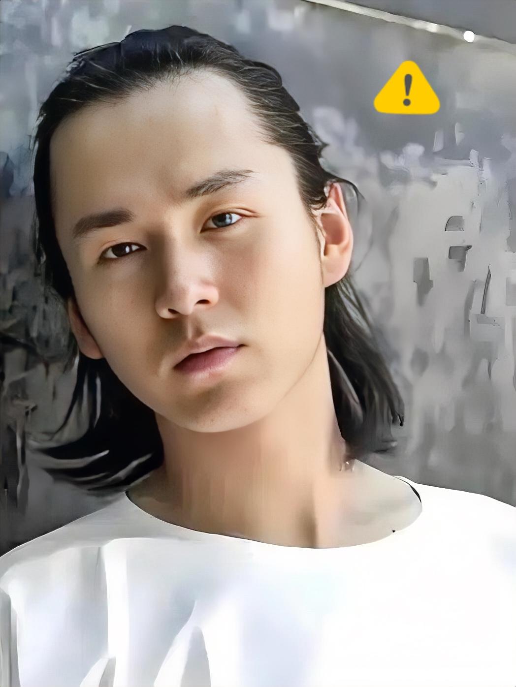 终于搞清楚了，古二手里明明有王炸，为什么一开始却打出对三？原因很简单，古二一