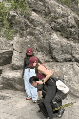 陪爬这种服务，现代人越来越会享受，只有你想不到，没有你做不到。