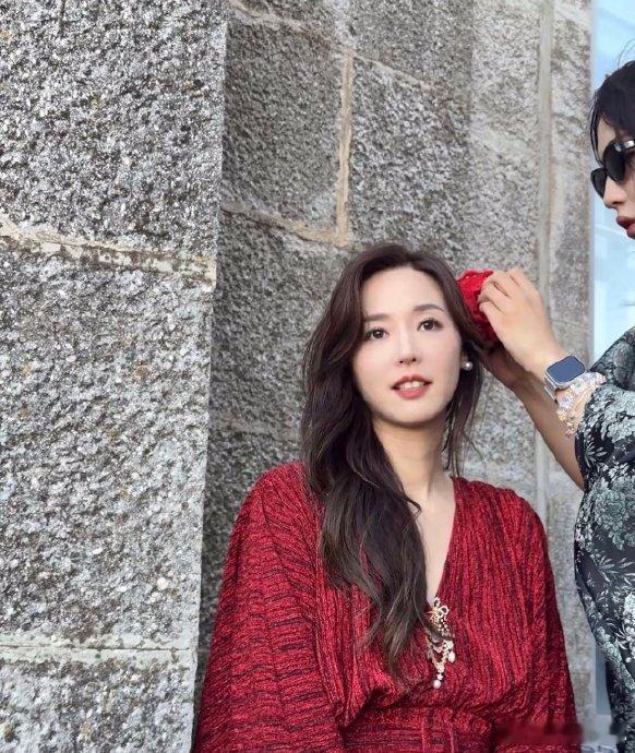 吴佳尼被认识3天的富二代求婚近日，娱乐圈又传出一则令人咋舌的消息：吴佳尼竟然被相