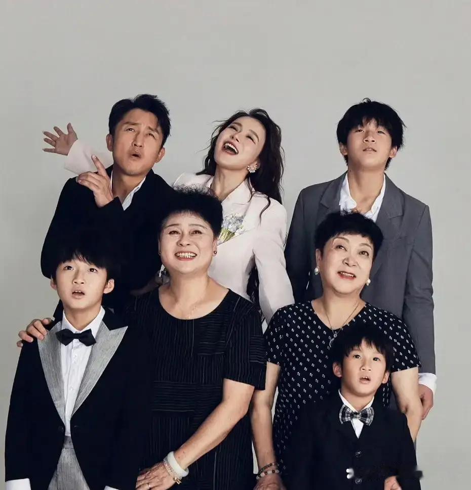 9月6日，冉莹颖妈妈扬言要打邹市明冉莹颖妈妈一边做菜一边跟冉莹颖商量，“早晚被邹