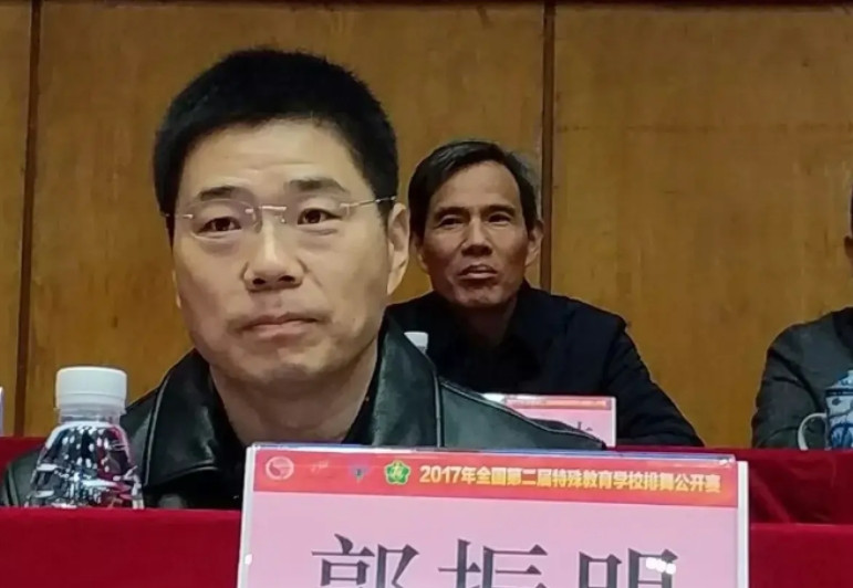 其实现在最难受的是篮协主席郭振明。宫鲁鸣下不下课不在于其本人自己是否主动辞职，也