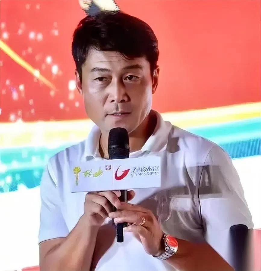 申思又出事了这回太出格谁能想到，已经蹲过牢、被足协终身禁足的人，居然能轻