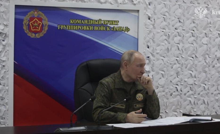 乌克兰的大门被彻底踹开！库皮扬斯克已完全解放。格拉西莫夫向身穿军装的普京报告了