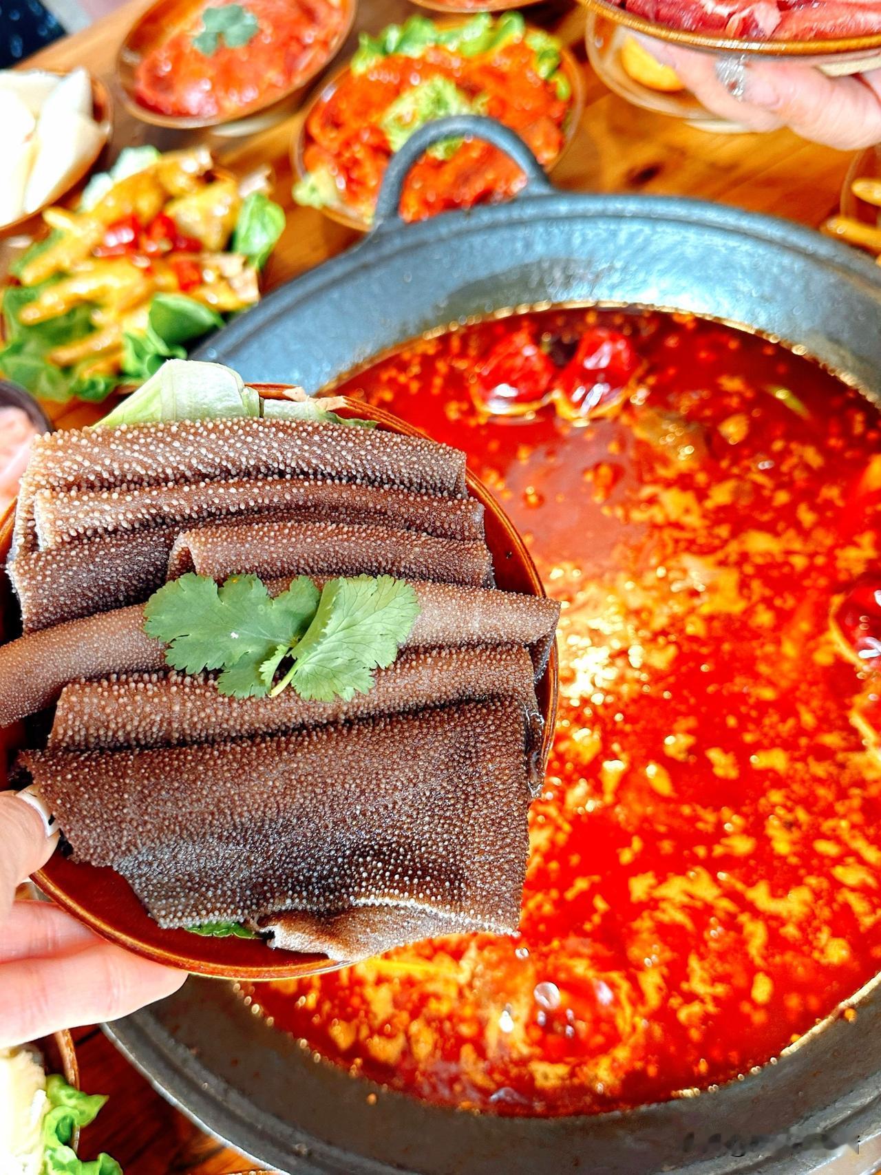 有人爱辣如命，有人避辣不及：同一束光，有人趋之，有人退之前几天和朋友聚餐，