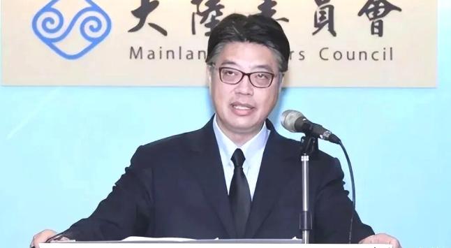 想跑？那是不可能的！这不陆委会又在给沈伯洋指路了。提醒他出国注意安全。