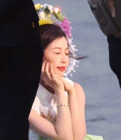 被这个虞书欣萌晕了呀！欣欣子新造型也太好看了吧！[红脸笑]虞书欣再见了花花今晚我