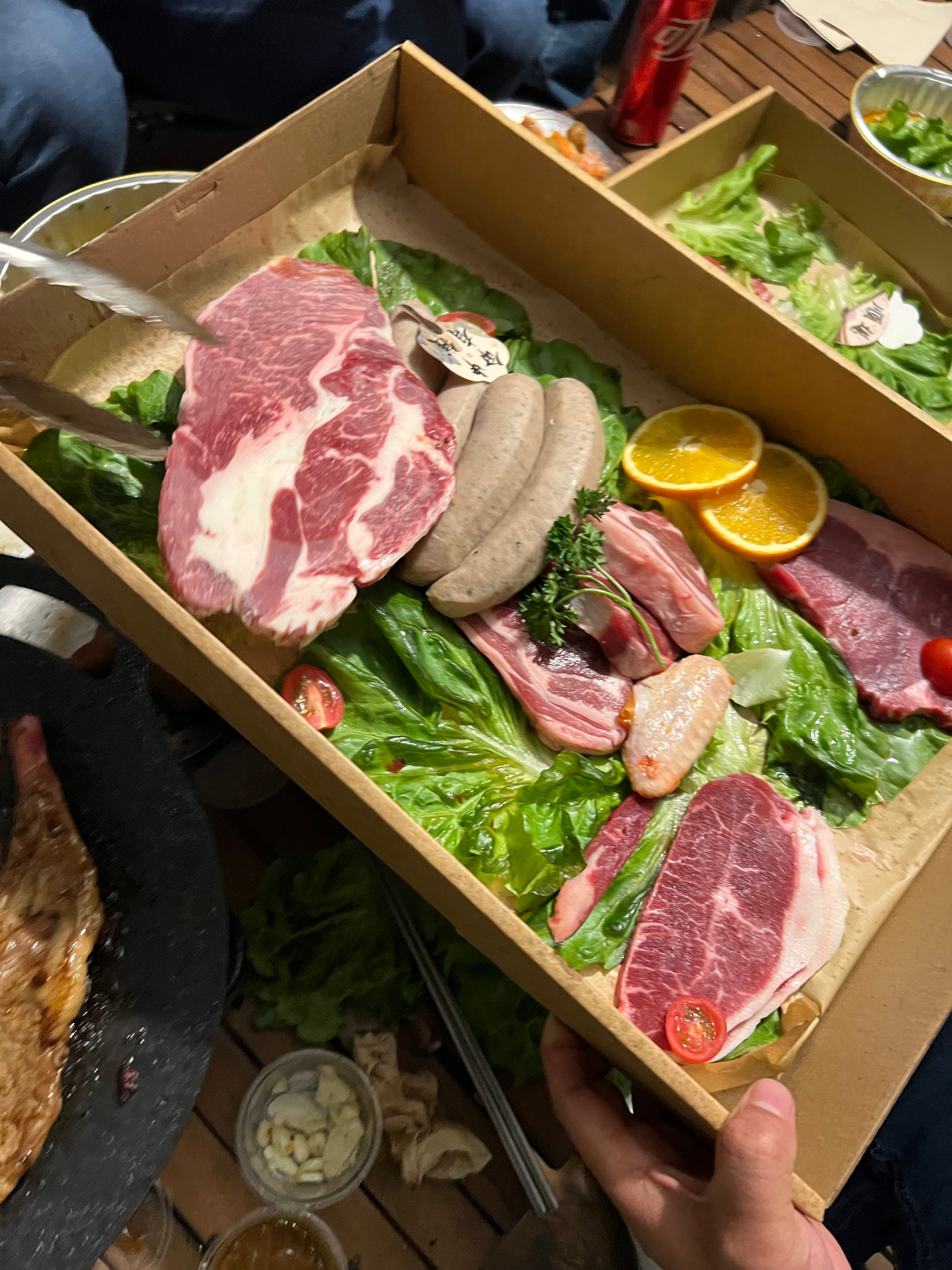 今晚这顿吃完，下周不碰肉了。​​​