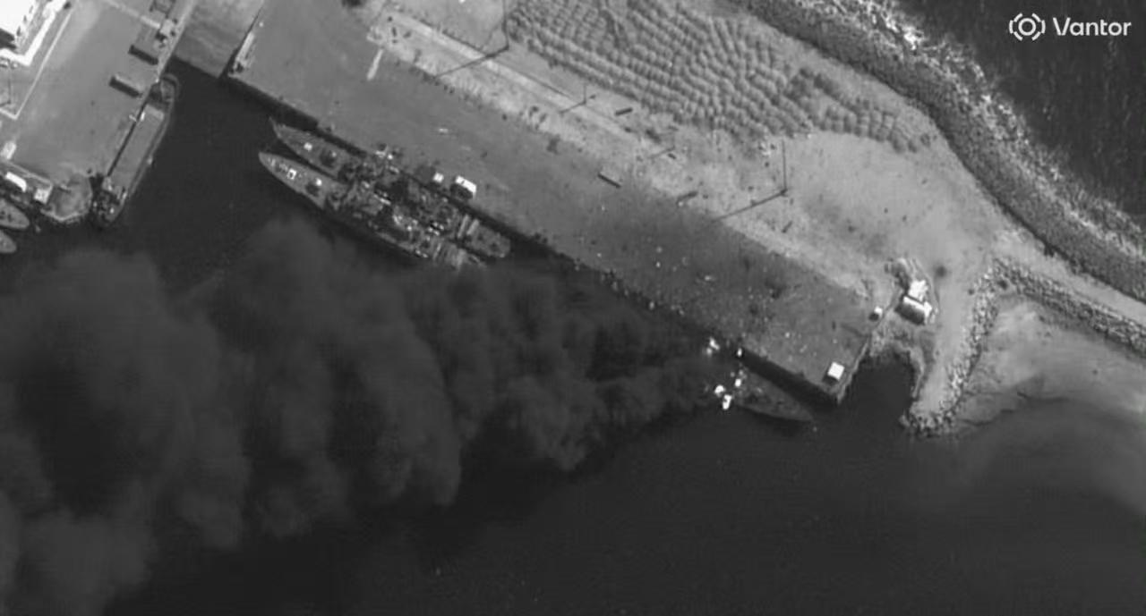 伊朗海军除里海舰队外全军覆没。3月1日美军在军事行动中击沉了伊朗九艘军舰。其中