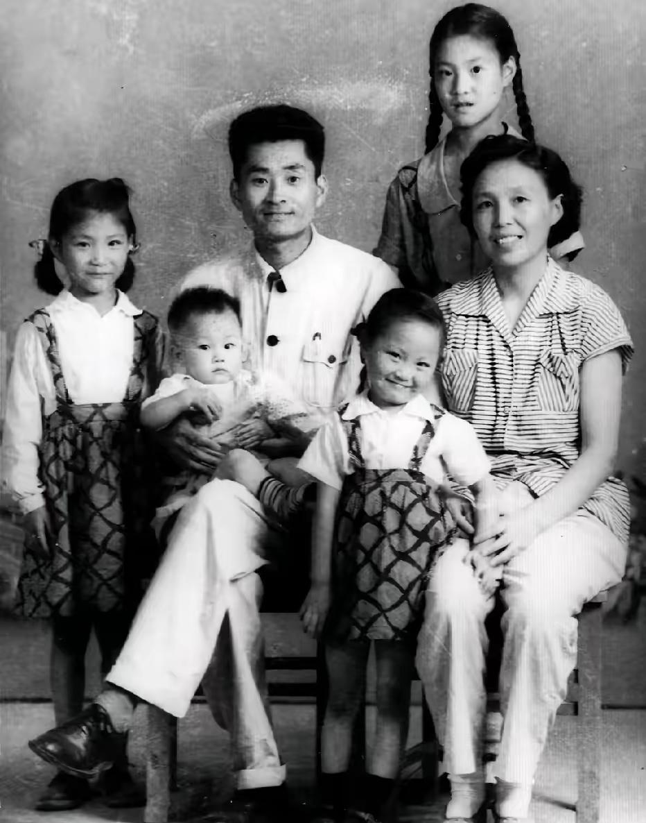 王铎：这不是《平原游击队》，但这是一张松井的全家福。