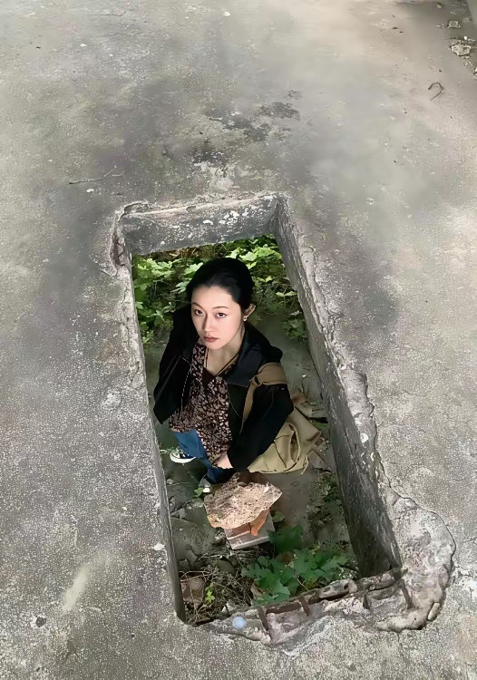 这个拍照角度也太刁钻了点。