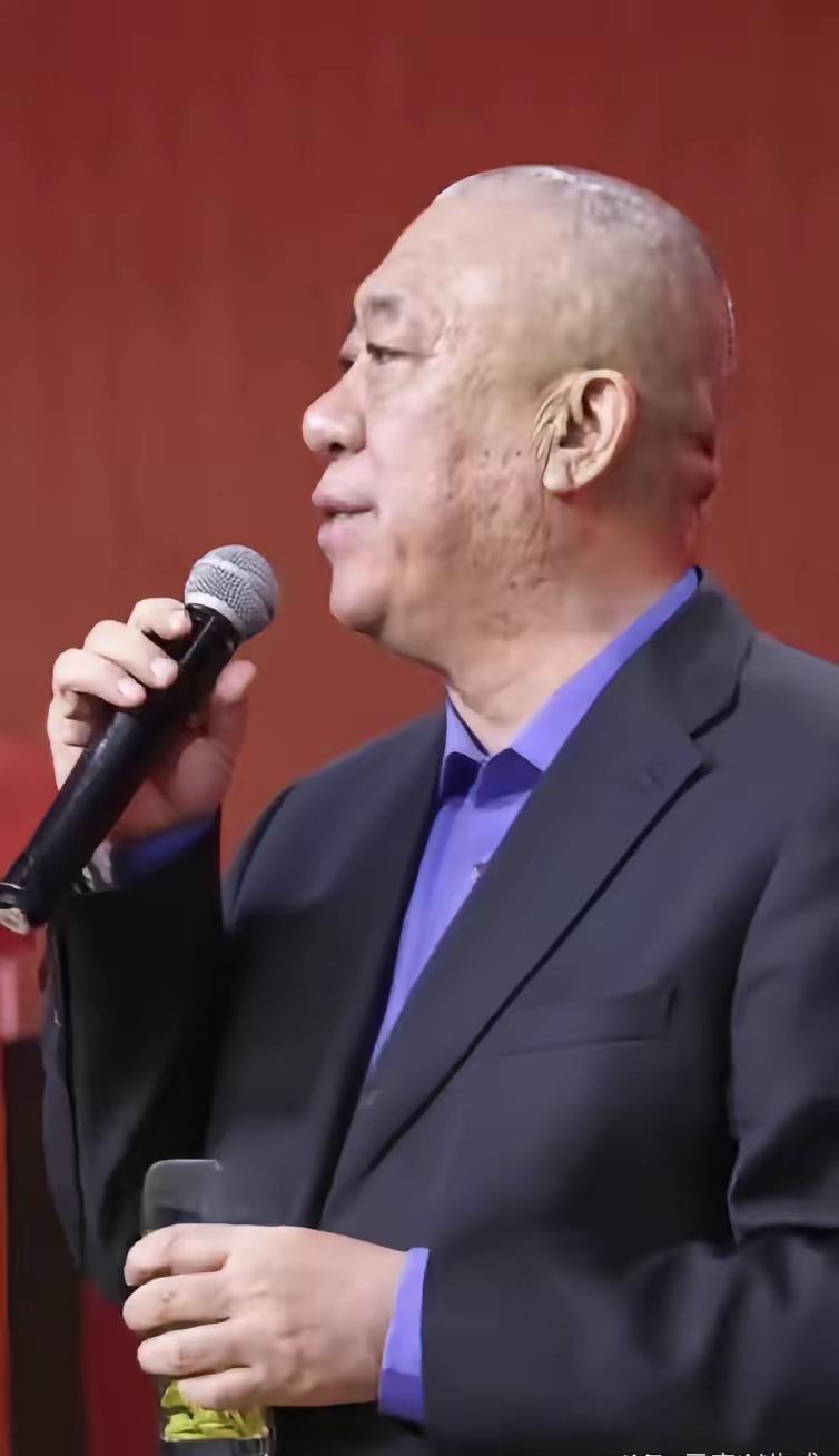 🌙河南下大雪，有位老板凌晨在公司群里发消息，特别交代：路上雪大不安全，大家今天