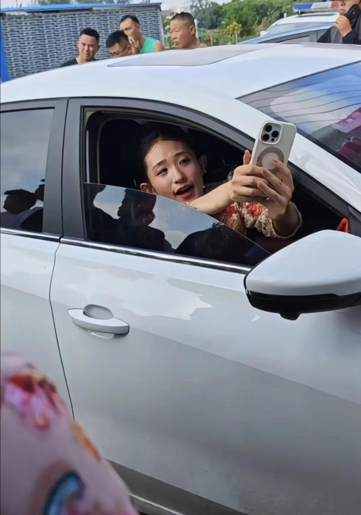 昨天一则骗婚新闻冲上热搜，一位20多岁的山东女孩，被曝光通过逃婚已经攒下70万元