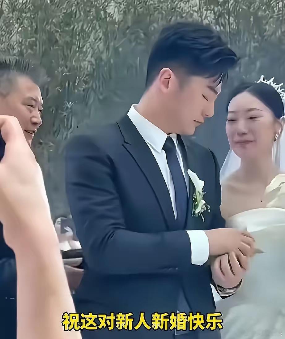 李隼女婿也太帅了吧，和他女儿很是般配呢。​据了解，李隼女儿不是打球的，是学音乐的