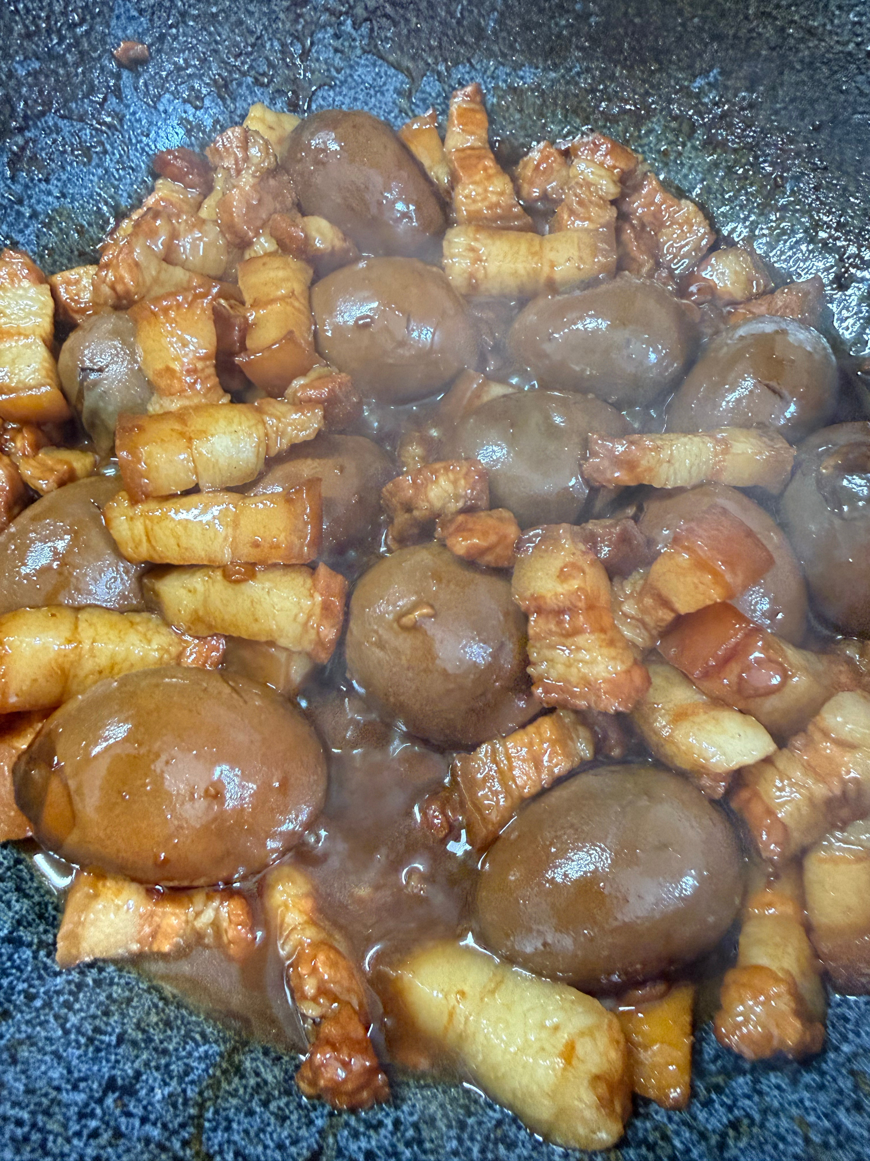 中午吃卤肉饭肉已ok小婉家的餐桌好好吃饭