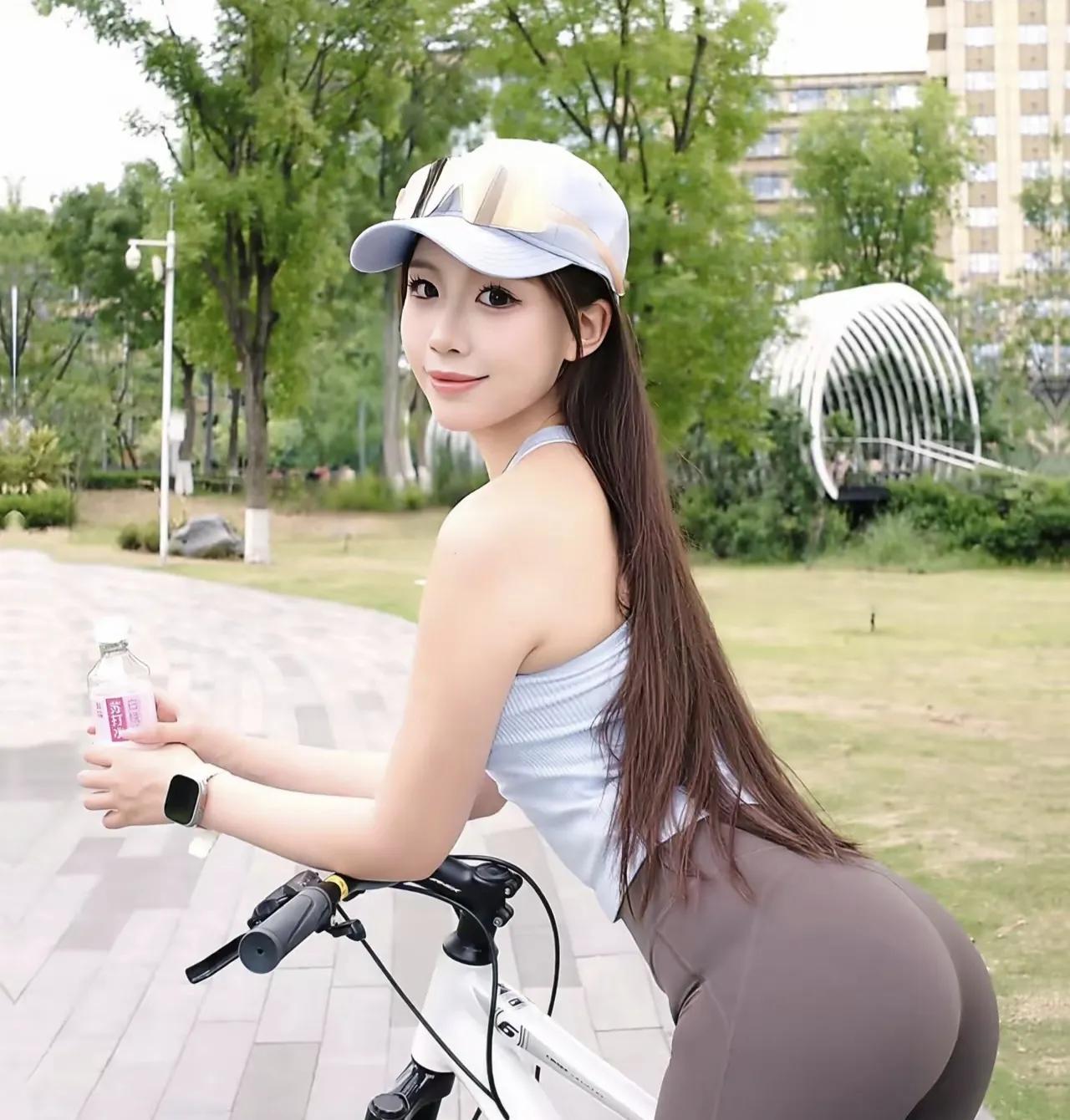 骑行的乐趣#上句：张灯结彩送旧岁，盼请下联##上联:天高悬日月，下联有请##