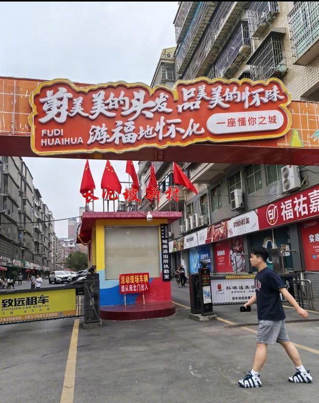 网红理发店退烧，3天睡1.5小时的晓华终于解放当晓华理发店排队的长龙消失，有人
