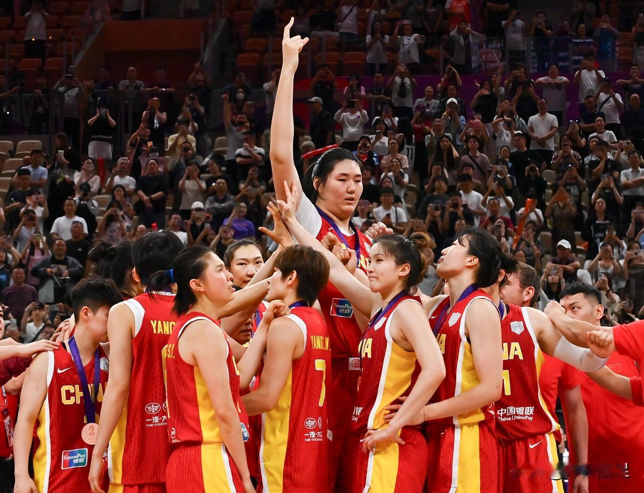 中国女篮中签！女篮世界杯抽签结果今晨揭晓，中国女篮在本月最新世界排名位列第四，